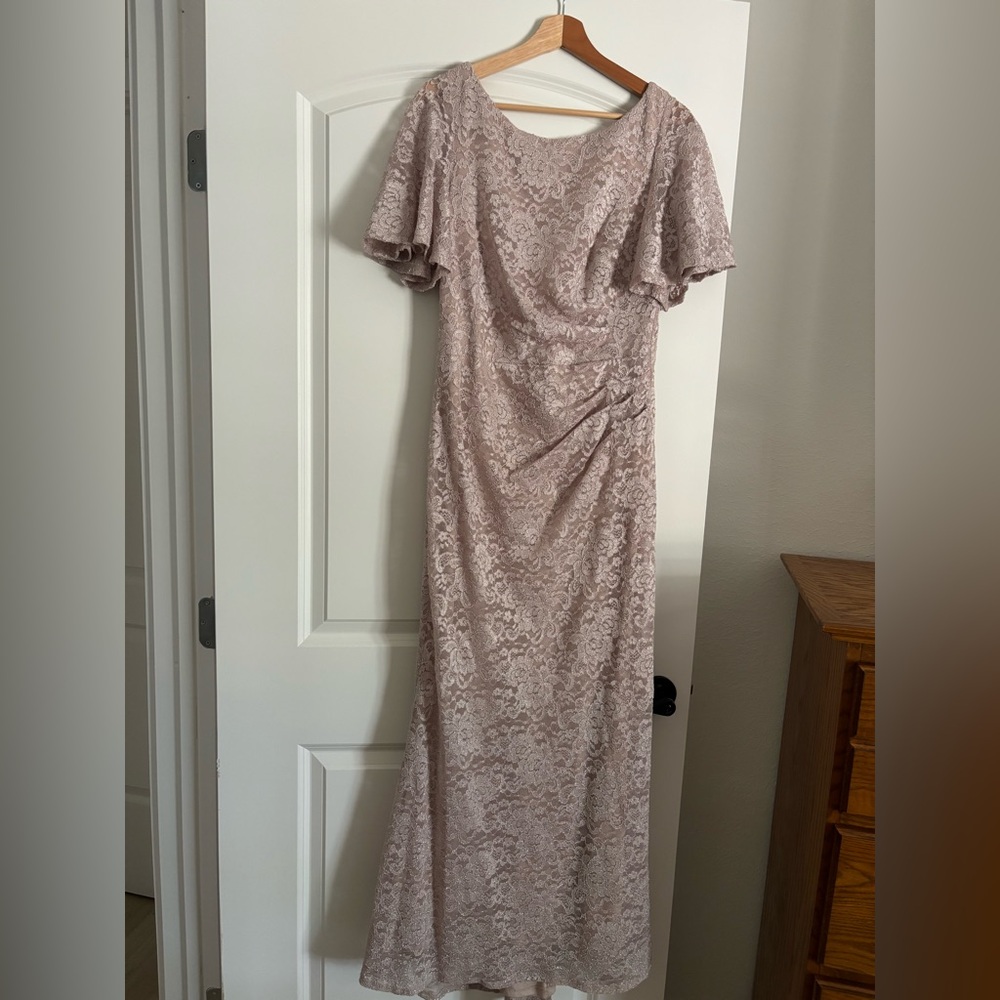 Jessica Howard Lace Formal Dress